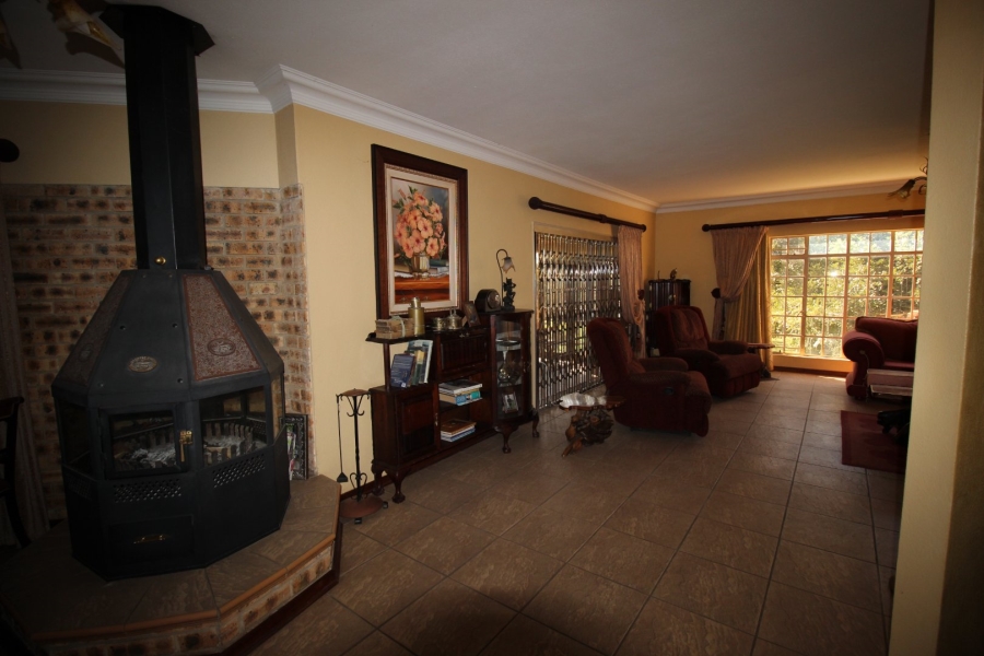 3 Bedroom Property for Sale in Lake Deneysville Free State